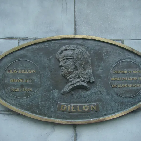 /images/tich/1280px-Eilis_Dillon_1920-1994.webp
