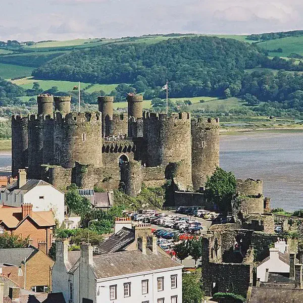 /images/tich/Conwy_Castle,_Conwy_-_geograph.org.uk_-_2485295.webp