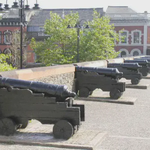 /images/tich/Derry_-_Londonderry_-_geograph.org.uk_-_51588.webp