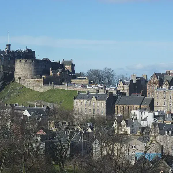 /images/tich/Edinburgh_Castle_from_the_south_east.webp