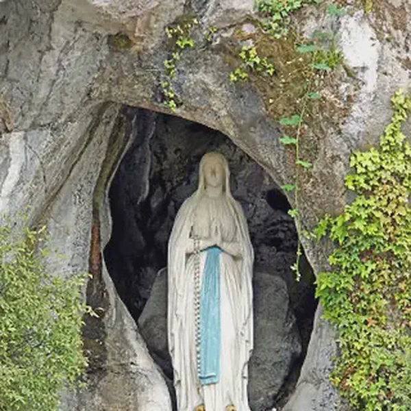 /images/tich/France-002009_-_Our_Lady_of_Lourdes_(15774765182).webp
