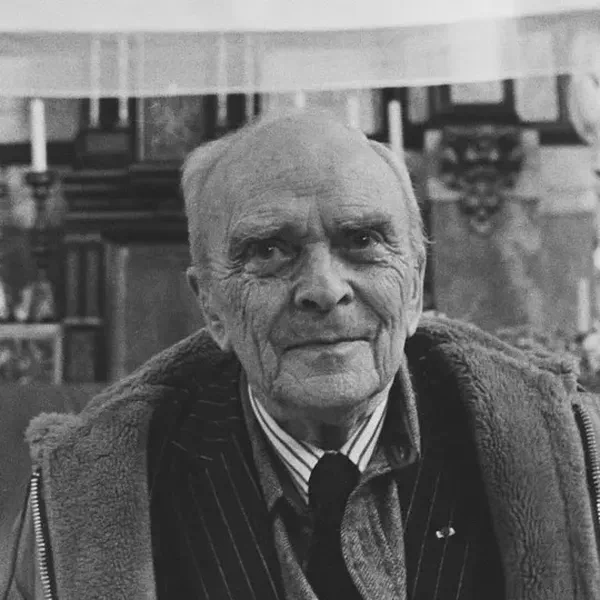 /images/tich/Seán_MacBride_1984.webp